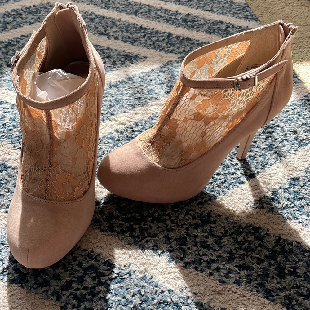 There are heels the are 6.5 in women and they are color beige